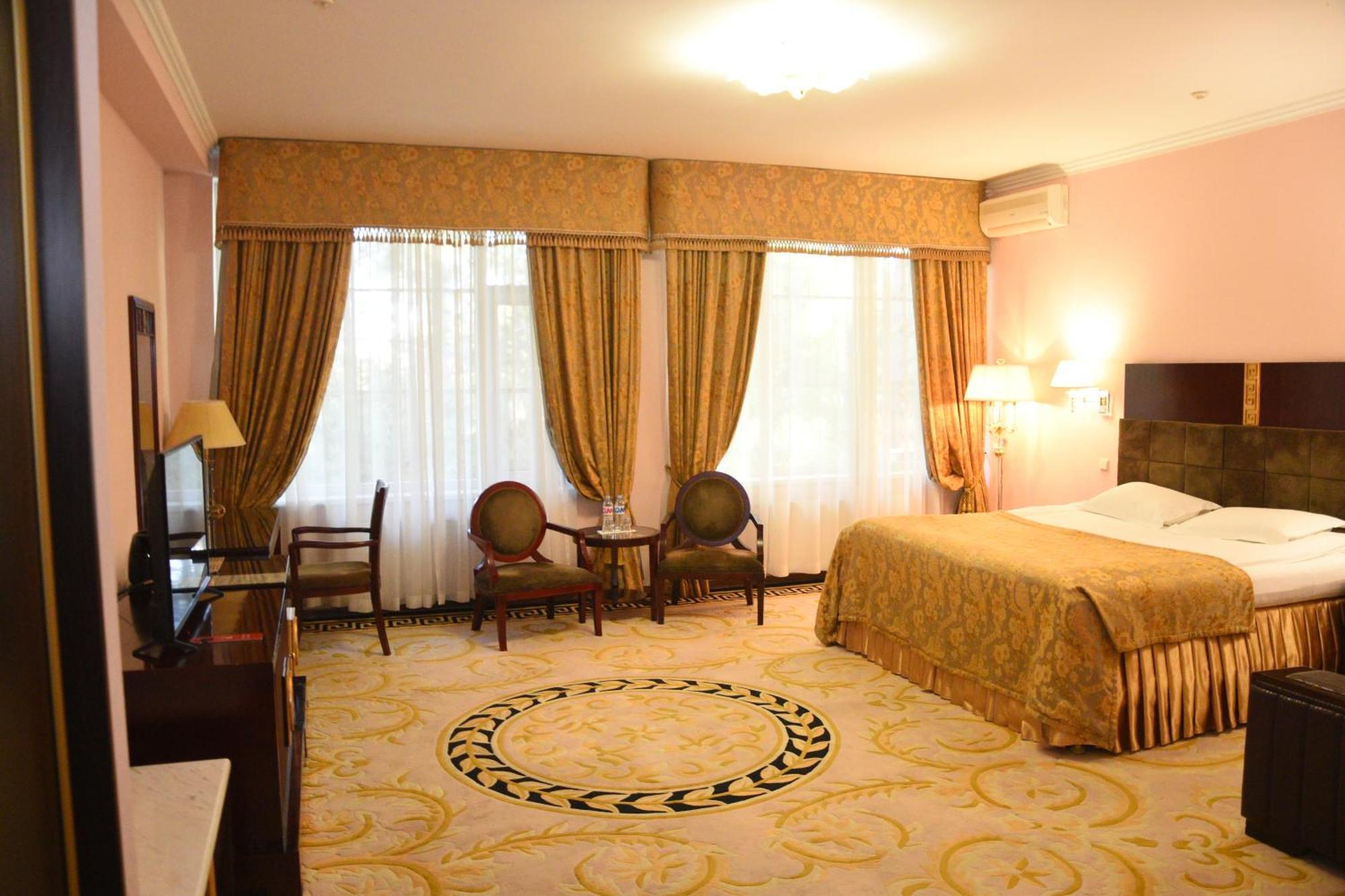 Hotel Royal Florence Chisinau Exterior photo